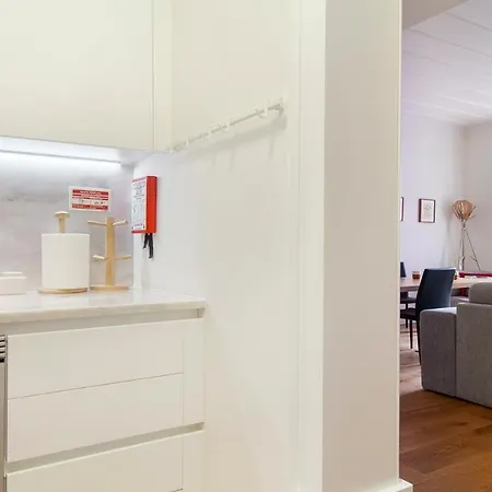 Plum Guide - Apricot Crochet Apartment Lisbon