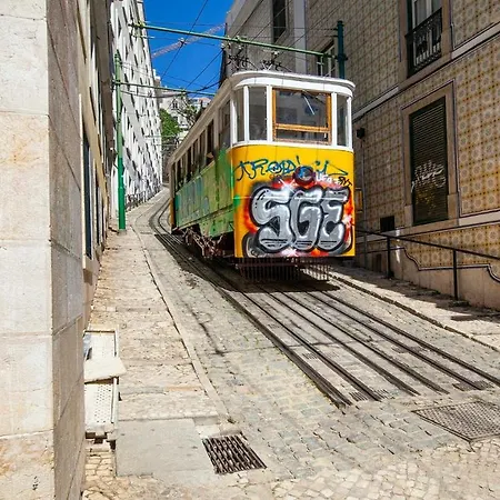 Plum Guide - Apricot Crochet Apartment Lisbon